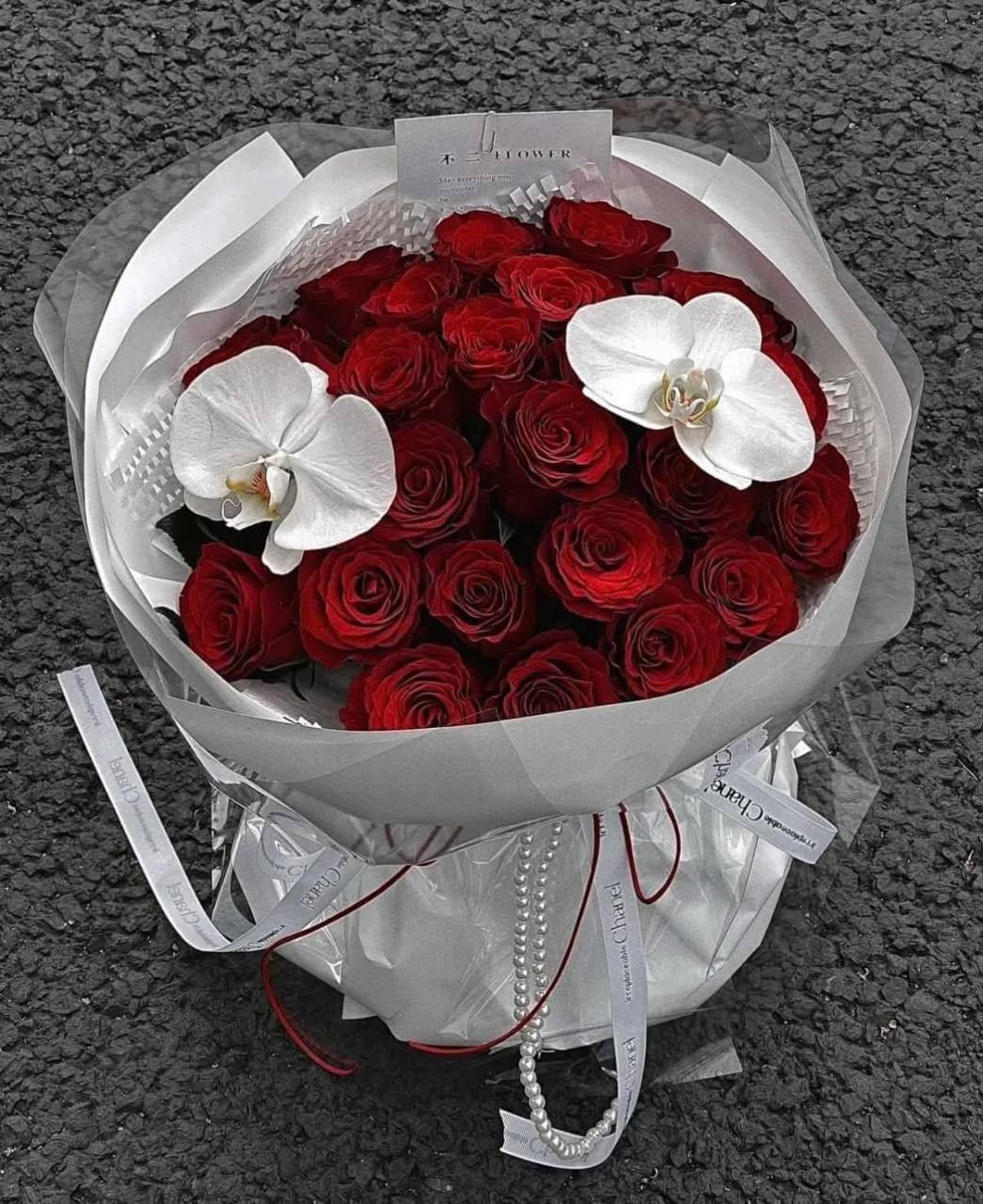 红玫瑰白兰珍珠花束 · 珍藏
